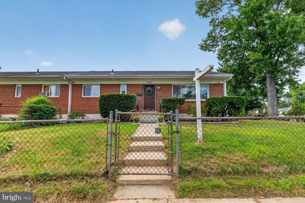 Image 2 of property listing at 7914 W PARK DR, Hyattsville, MD 20783