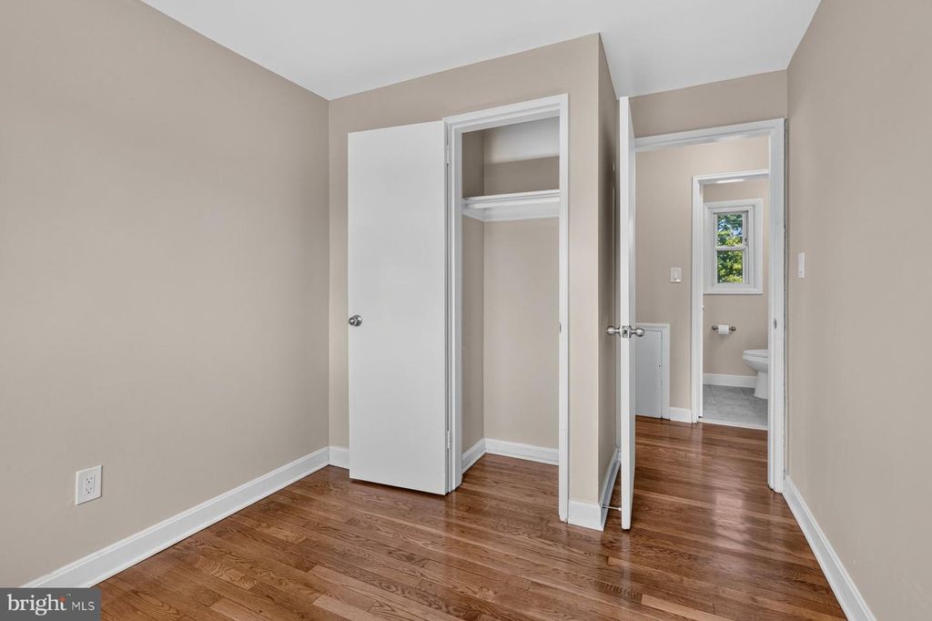 Image 12 of property listing at 7914 W PARK DR, Hyattsville, MD 20783