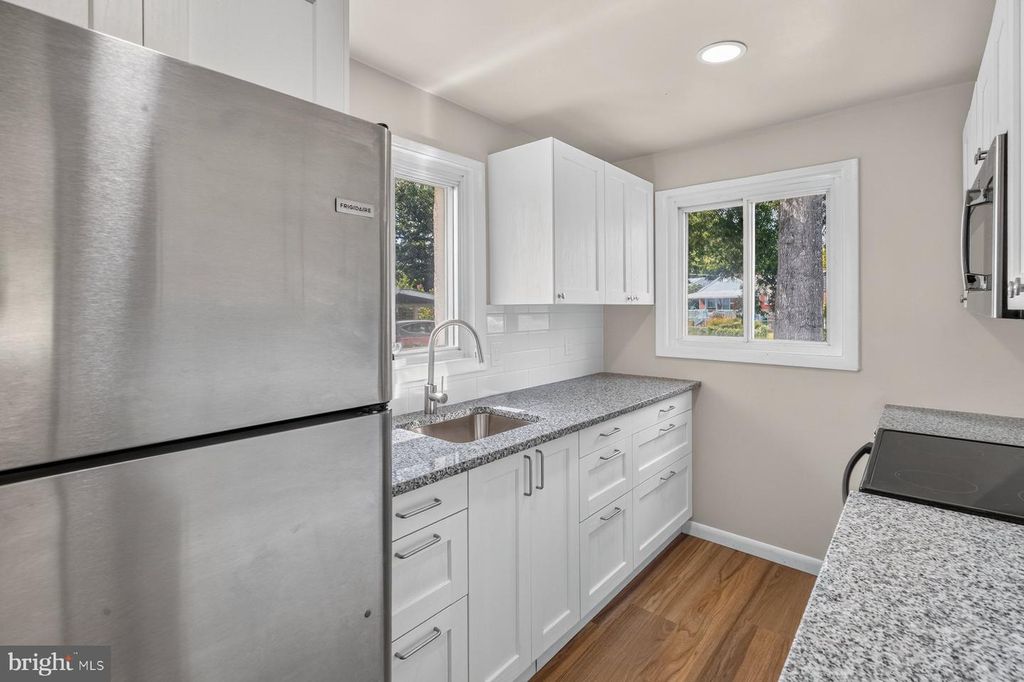 Image 13 of property listing at 7914 W PARK DR, Hyattsville, MD 20783