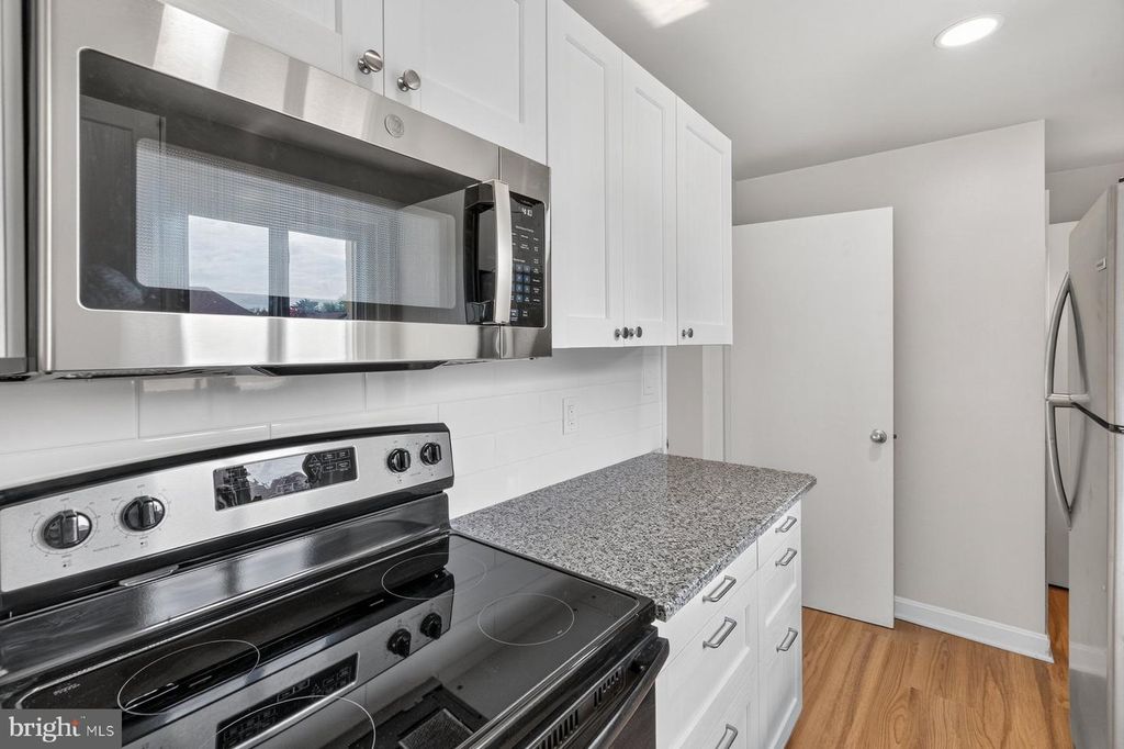 Image 15 of property listing at 7914 W PARK DR, Hyattsville, MD 20783