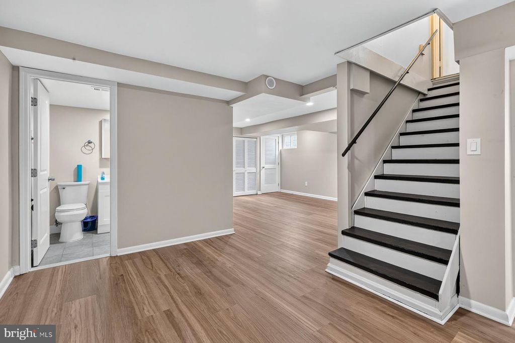 Image 16 of property listing at 7914 W PARK DR, Hyattsville, MD 20783