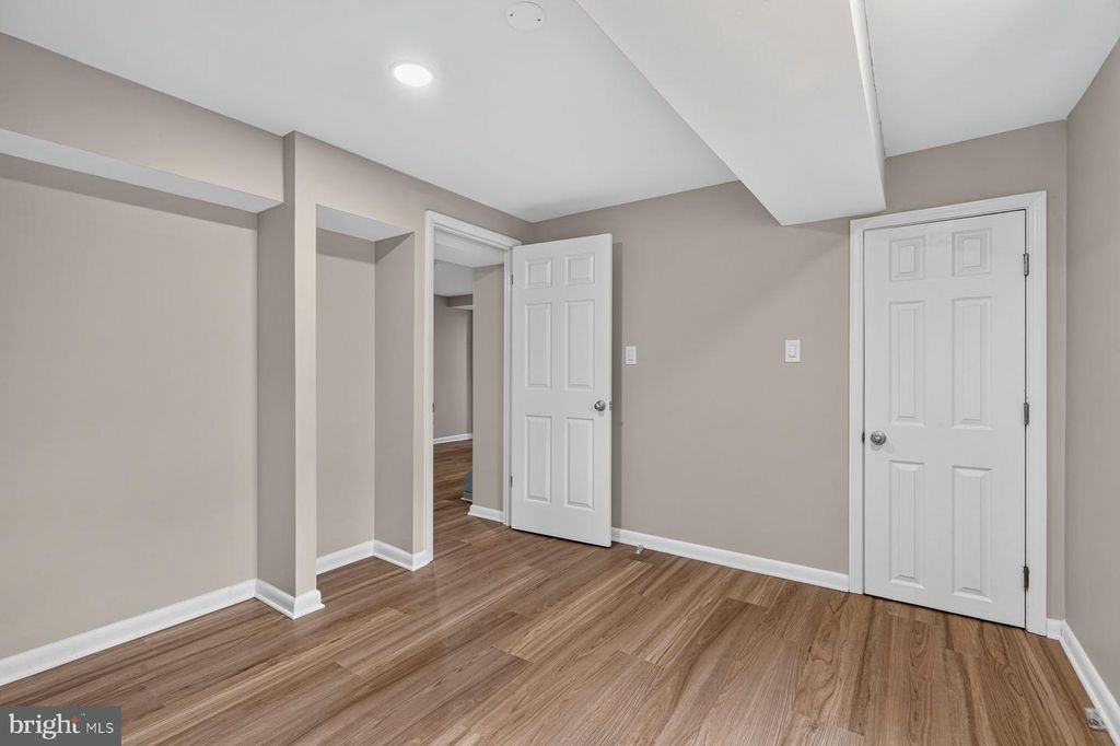 Image 23 of property listing at 7914 W PARK DR, Hyattsville, MD 20783