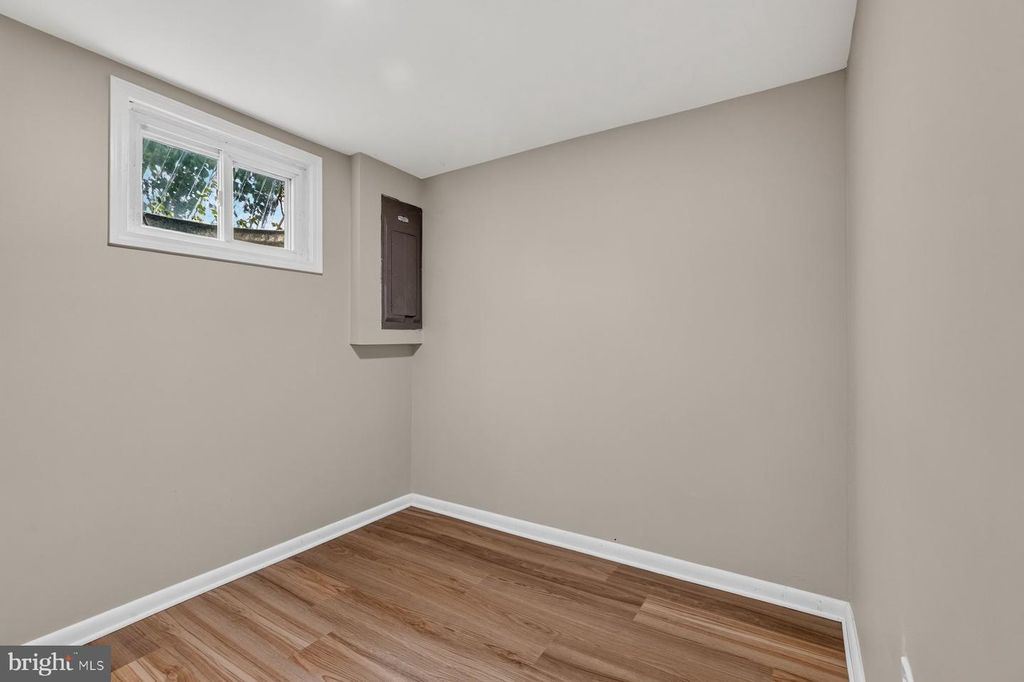 Image 25 of property listing at 7914 W PARK DR, Hyattsville, MD 20783