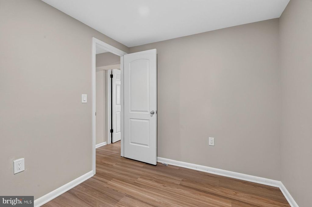 Image 26 of property listing at 7914 W PARK DR, Hyattsville, MD 20783