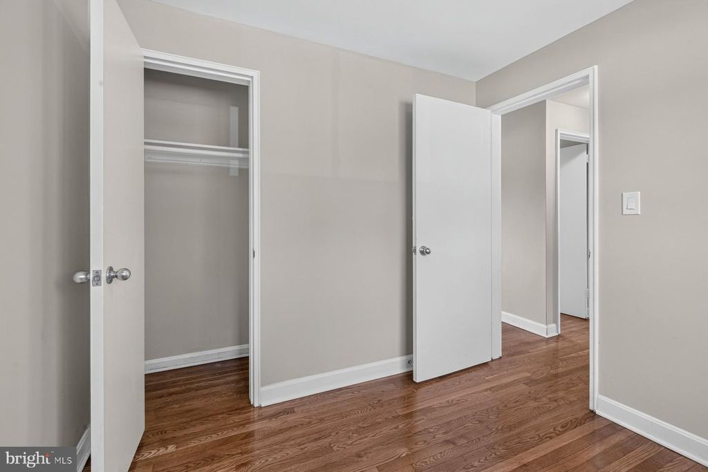 Image 7 of property listing at 7914 W PARK DR, Hyattsville, MD 20783