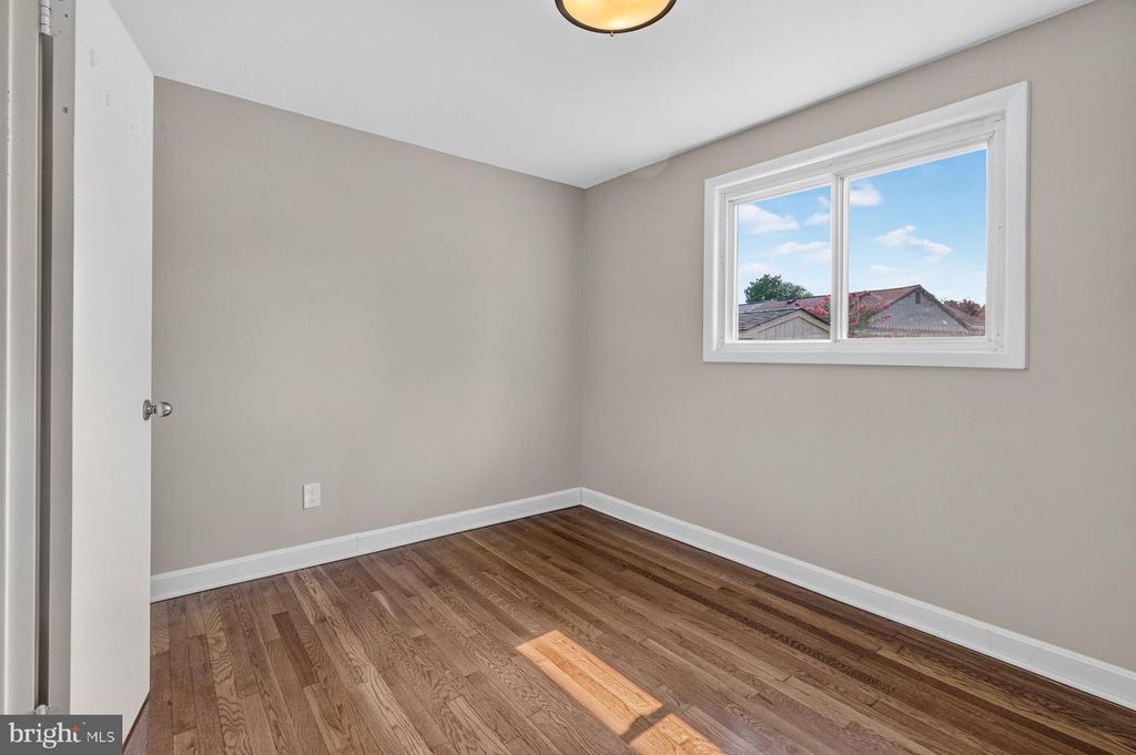 Image 9 of property listing at 7914 W PARK DR, Hyattsville, MD 20783