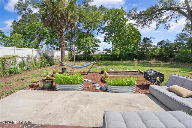 9823 EVE Drive N, Jacksonville, FL 32246