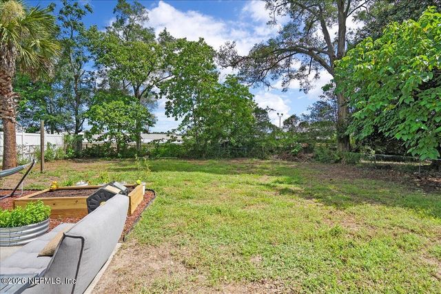 9823 EVE Drive N, Jacksonville, FL 32246