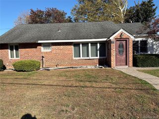 171 Division Avenue, Hicksville, NY 11801
