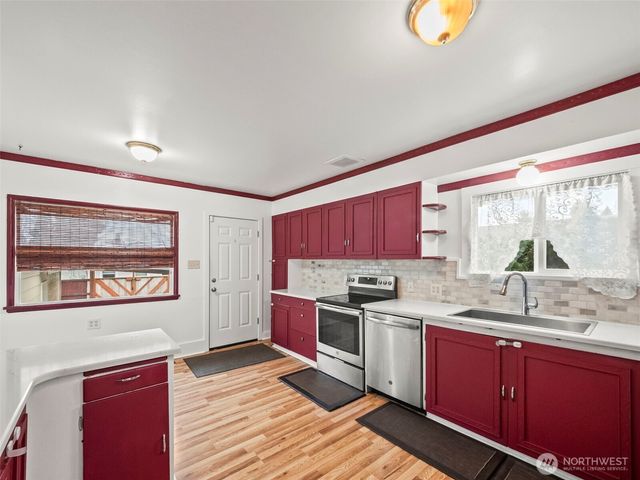 211 S 46th Street, Tacoma, WA 98418