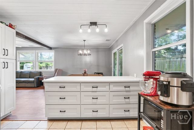 8 Hillyer Drive, Savannah, GA 31406