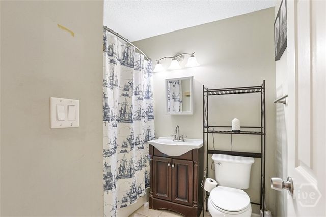 8 Hillyer Drive, Savannah, GA 31406