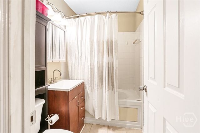 8 Hillyer Drive, Savannah, GA 31406