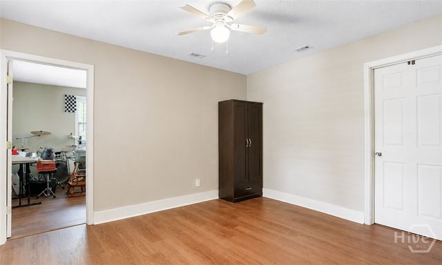 8 Hillyer Drive, Savannah, GA 31406