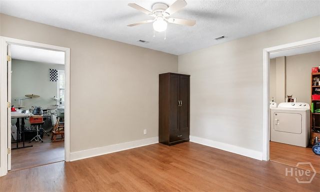 8 Hillyer Drive, Savannah, GA 31406