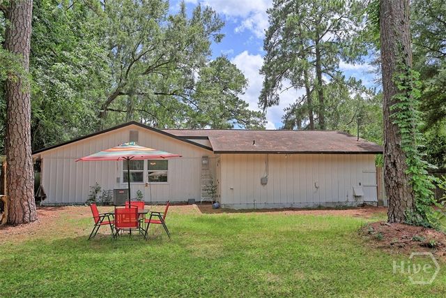 8 Hillyer Drive, Savannah, GA 31406