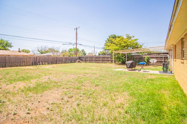 110 Ave T, Levelland, TX 79336