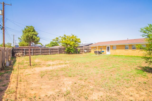 110 Ave T, Levelland, TX 79336