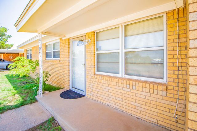 110 Ave T, Levelland, TX 79336