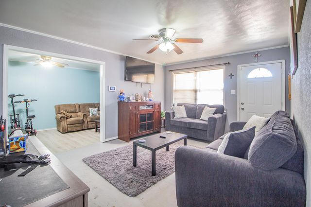 110 Ave T, Levelland, TX 79336