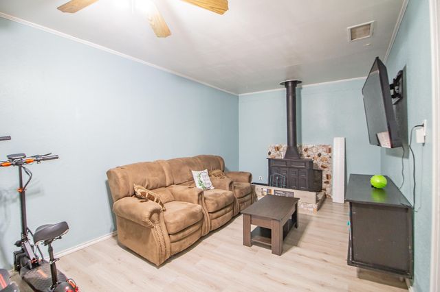 110 Ave T, Levelland, TX 79336