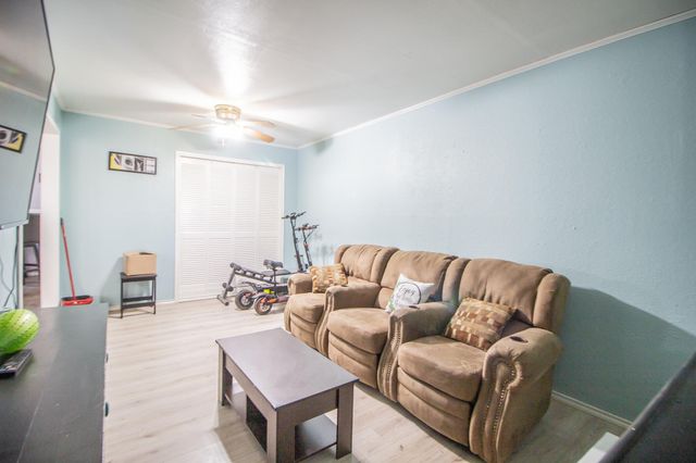 110 Ave T, Levelland, TX 79336