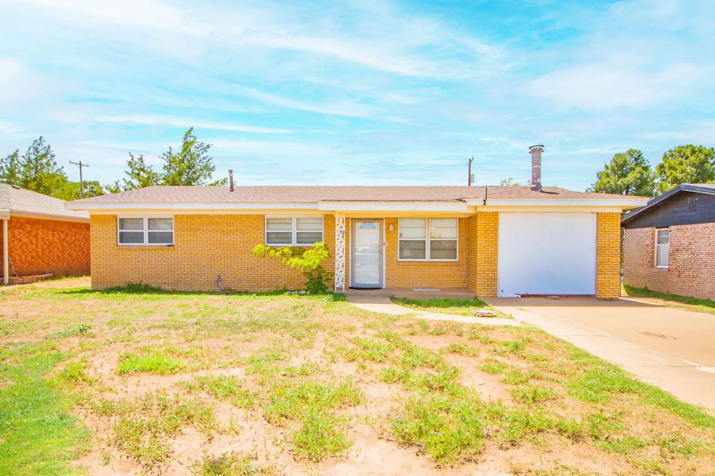 110 Ave T, Levelland, TX 79336
