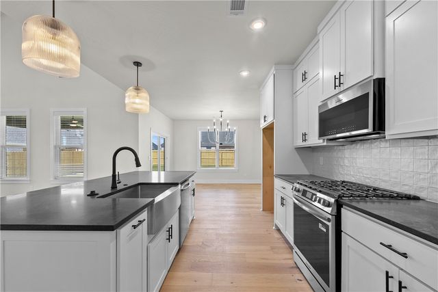 1121 Canyon Maple Street, Centerton, AR 72719