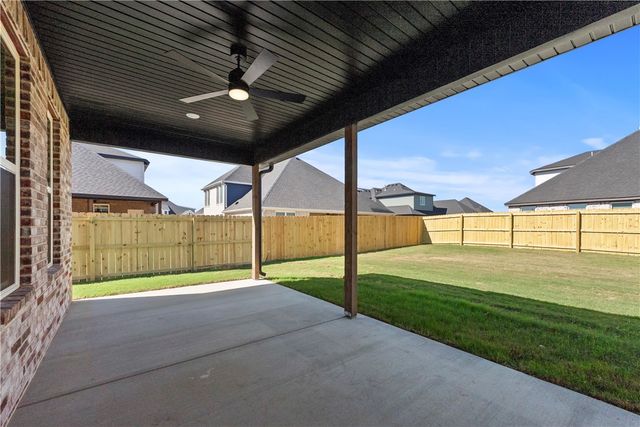 1121 Canyon Maple Street, Centerton, AR 72719