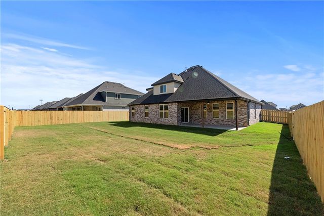 1121 Canyon Maple Street, Centerton, AR 72719