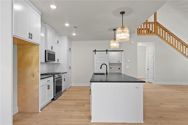 1121 Canyon Maple Street, Centerton, AR 72719