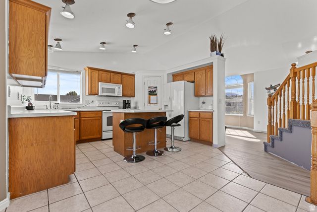 4121 WESTLAKE DR, Roy, UT 84067