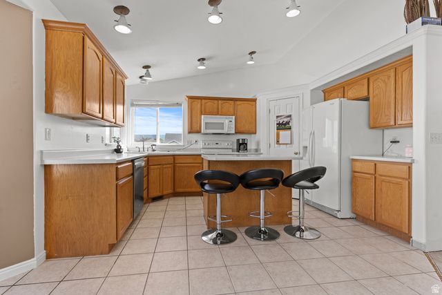 4121 WESTLAKE DR, Roy, UT 84067