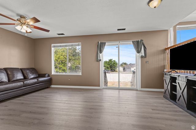 4121 WESTLAKE DR, Roy, UT 84067