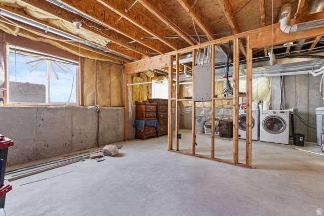 4121 WESTLAKE DR, Roy, UT 84067