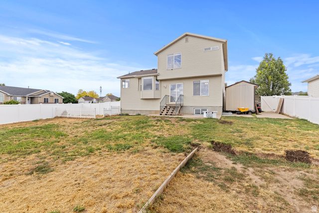 4121 WESTLAKE DR, Roy, UT 84067
