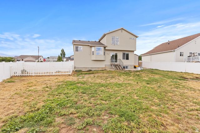 4121 WESTLAKE DR, Roy, UT 84067