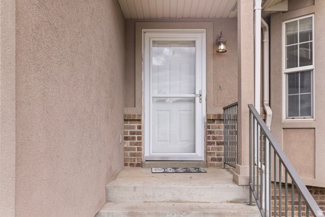 4121 WESTLAKE DR, Roy, UT 84067