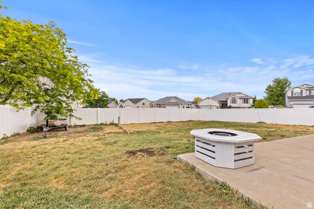 4121 WESTLAKE DR, Roy, UT 84067