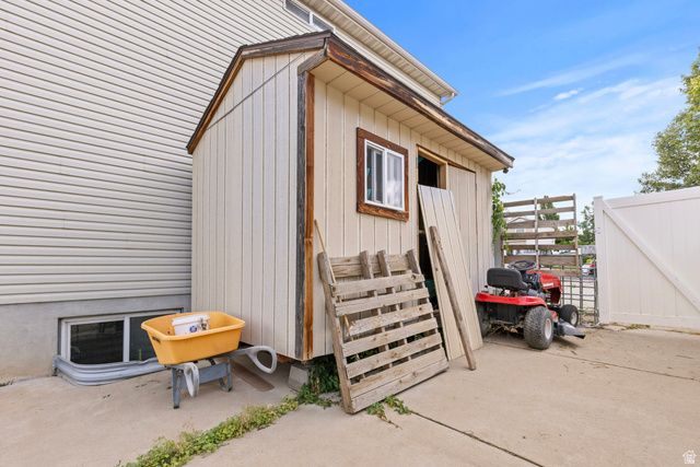 4121 WESTLAKE DR, Roy, UT 84067