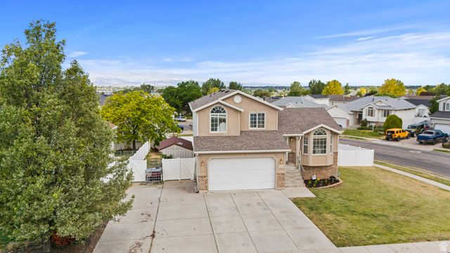 4121 WESTLAKE DR, Roy, UT 84067