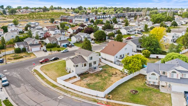 4121 WESTLAKE DR, Roy, UT 84067