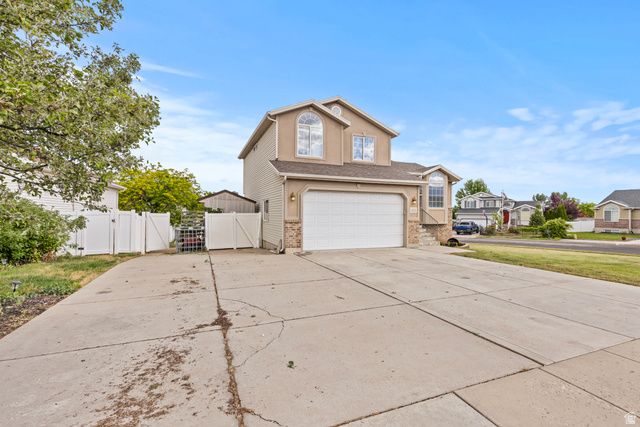 4121 WESTLAKE DR, Roy, UT 84067