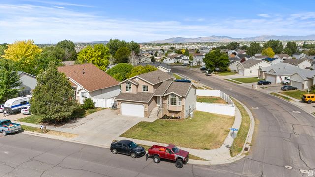 4121 WESTLAKE DR, Roy, UT 84067