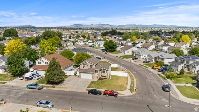 4121 WESTLAKE DR, Roy, UT 84067