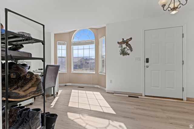 4121 WESTLAKE DR, Roy, UT 84067