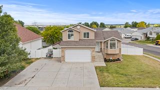 4121 WESTLAKE DR, Roy, UT 84067