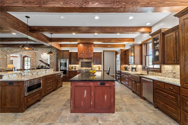 9155 Grizzly Drive, Kountze, TX 75979