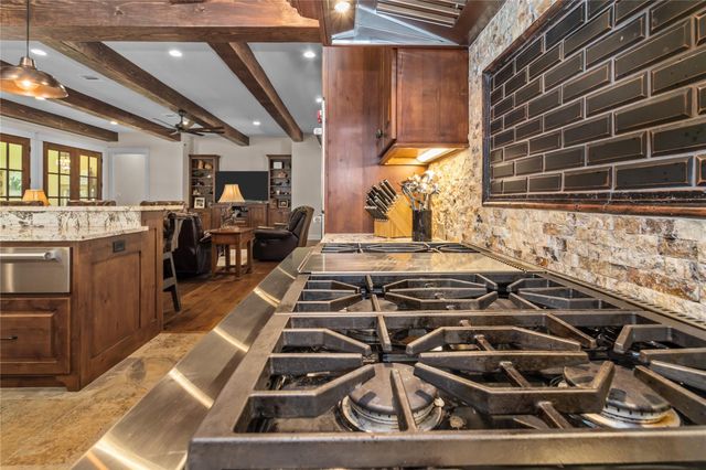 9155 Grizzly Drive, Kountze, TX 75979