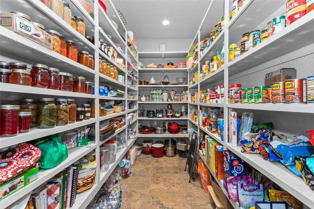 9155 Grizzly Drive, Kountze, TX 75979